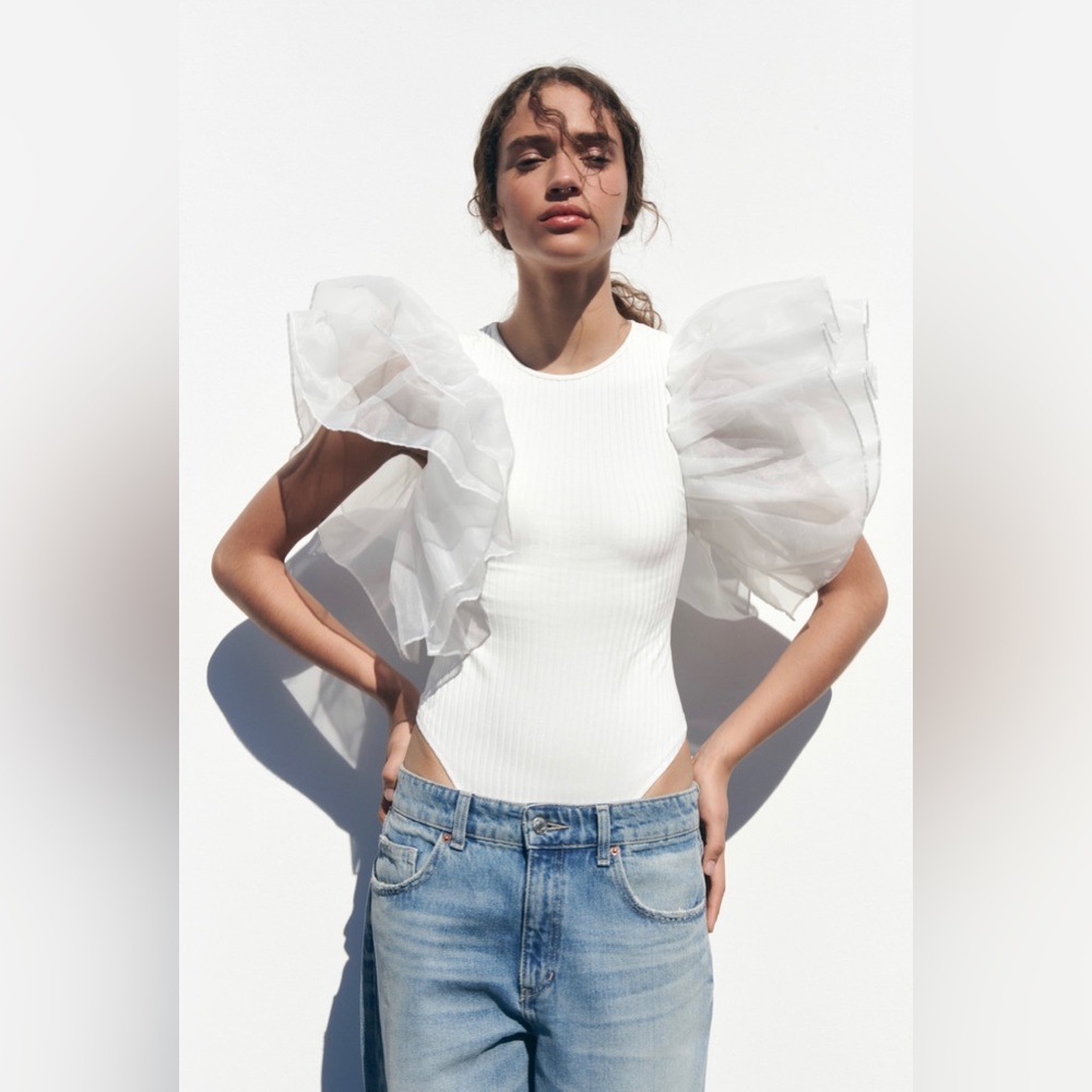 Zara - 🤍🤍🤍 White  Ruffled Bodysuit  - Size Small - NWT